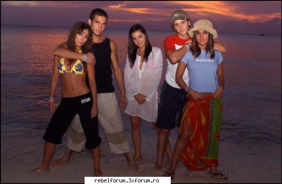 +Mia - Miguel+Mia se potrivesc nuh??mai ales in poza asta - RBD