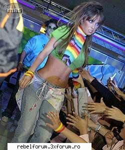 Poze cu ea de la concerte... - "sunt"...pardon - Anahi