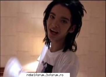 bill kaulitz--michael jackson - uitatzyva cum e bill knd se trezeste poftim - Bill